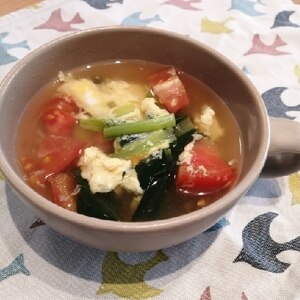 小松菜とトマトのコンソメスープ